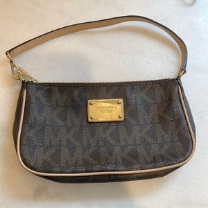 MICHAEL KORS wristlet